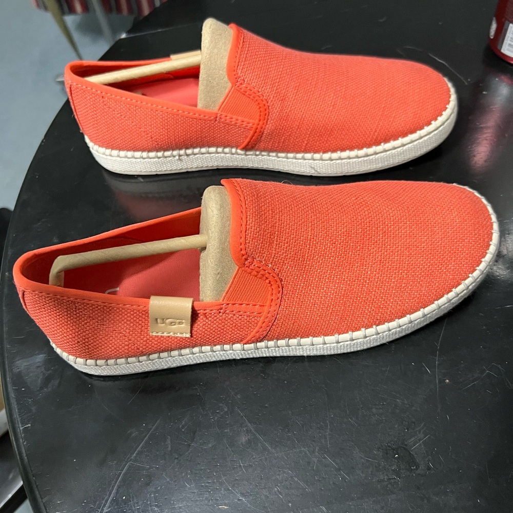 UGG Women's Luciah Slip On W8 NIB